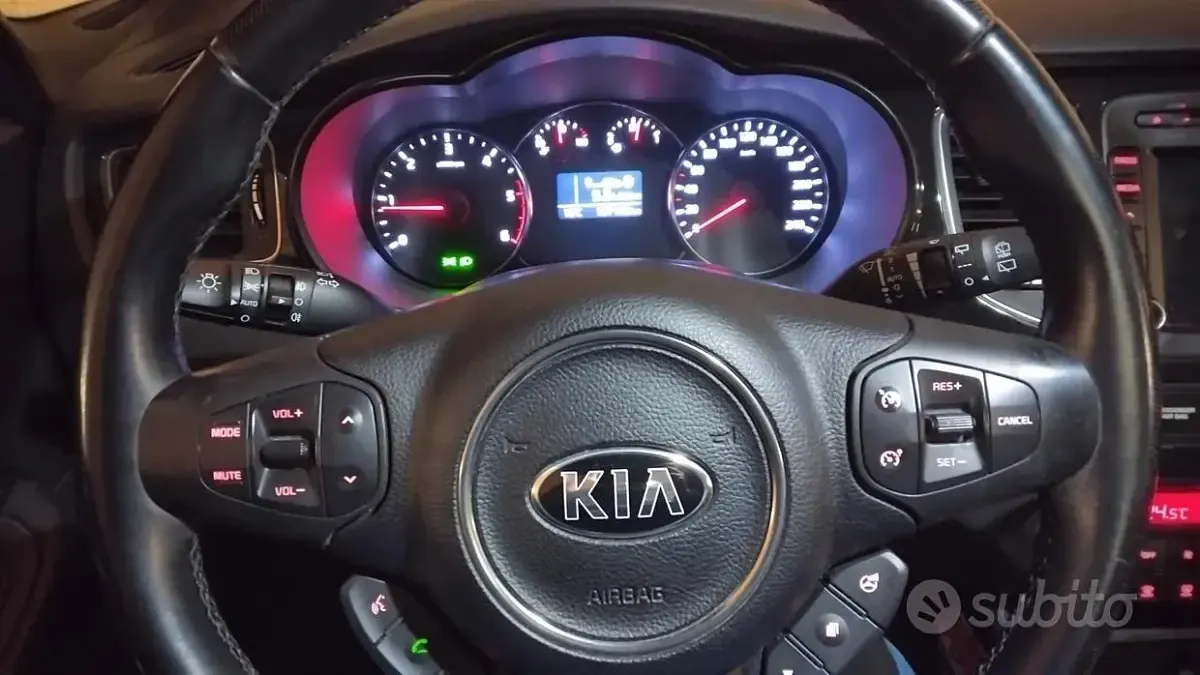 Usata Kia Carens 136 CV (100 kW) 2014 Grigio Monovolume