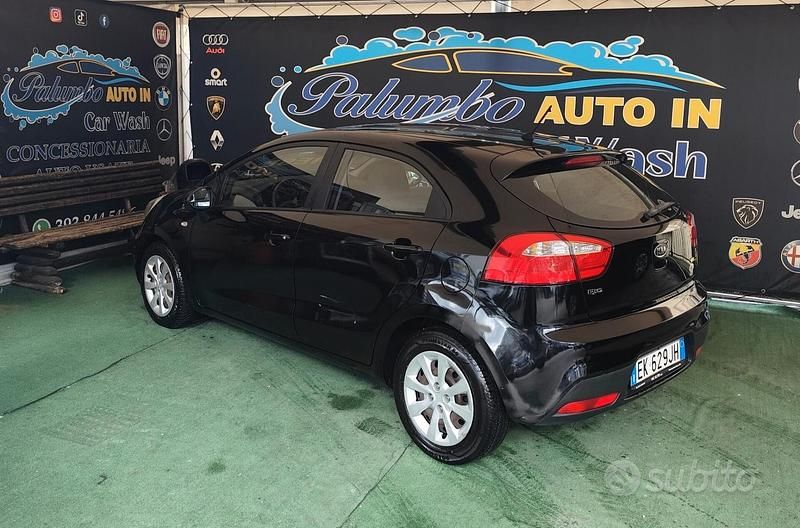 Usata Kia Rio EX 75 CV (55 kW) 2013 Nero Berlina