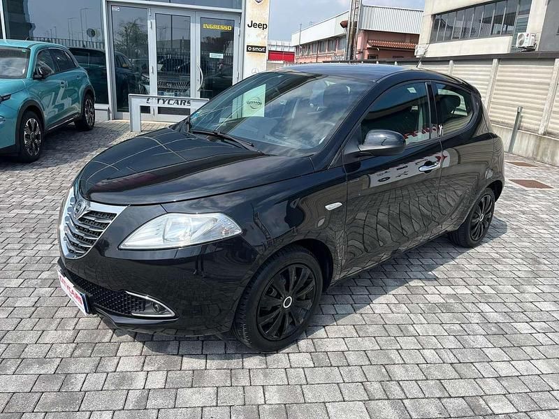 Usata Lancia Ypsilon 69 CV (50 kW) 2013 Nero Utilitaria