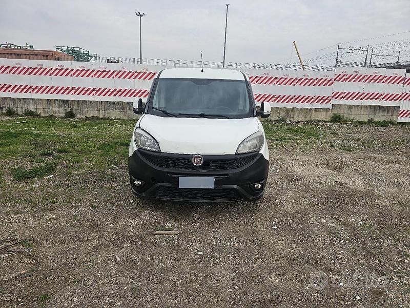 Begagnad Fiat Doblò 120 HK (88 kW) 2016 Minibuss