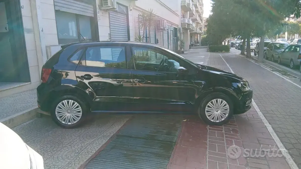 Usata VW Polo Trendline 75 CV (55 kW) 2015 Nero Berlina