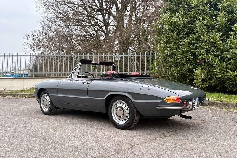 Usata Alfa Romeo Spider Veloce 113 CV (83 kW) 1969 Grigio Cabrio