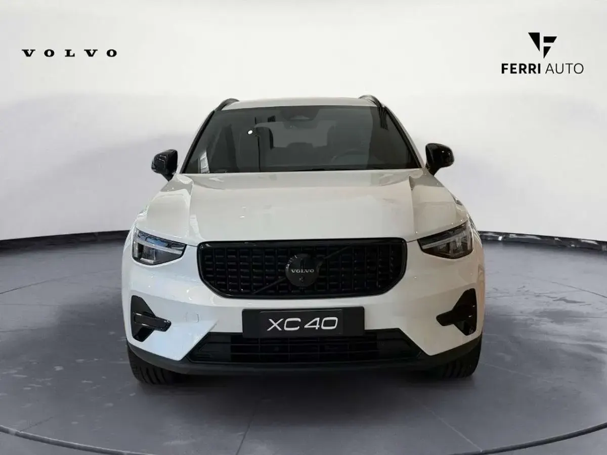 Nuova Volvo XC40 Plus 163 CV (119 kW) 2026 Bianco SUV