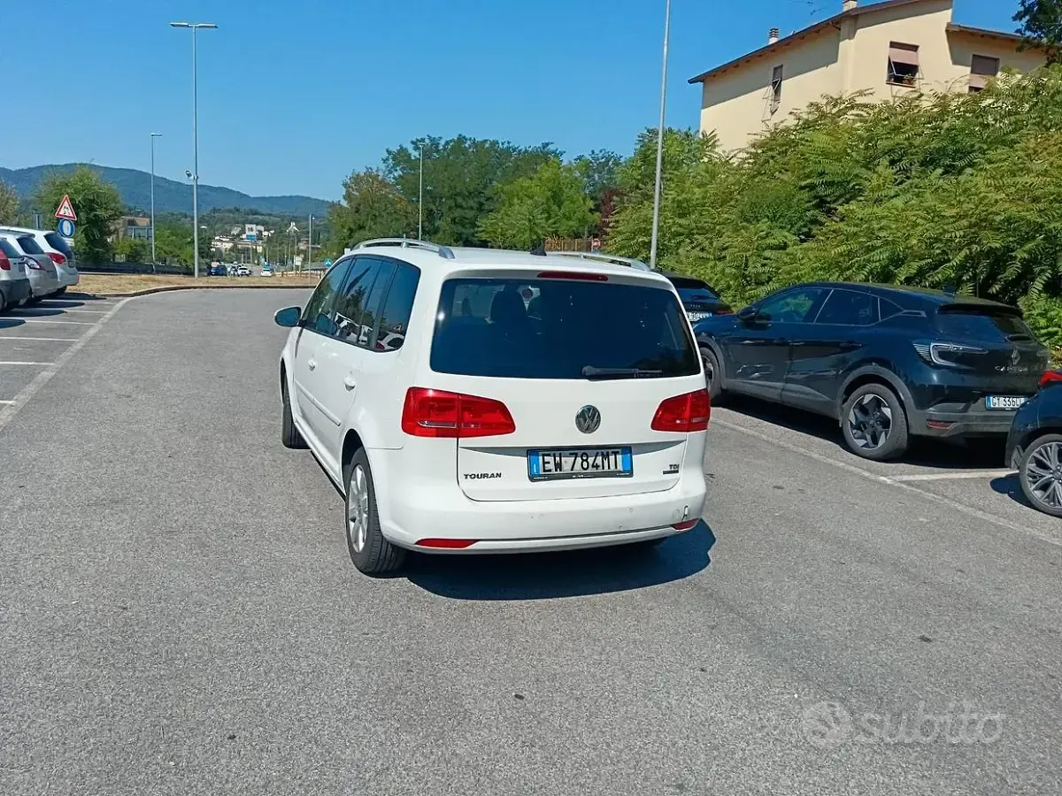 Usata VW Touran 105 CV (77 kW) 2011 Bianco Monovolume
