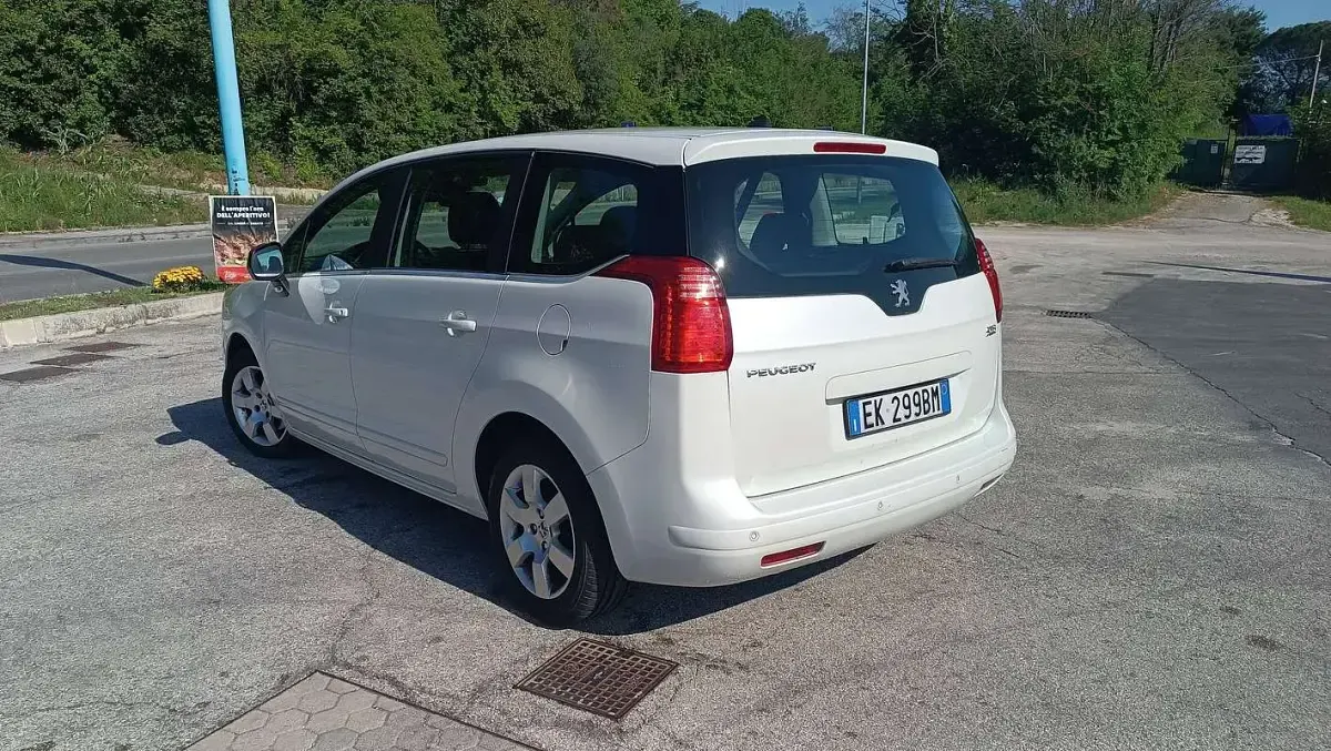 Usata Peugeot 5008 Active 150 CV (110 kW) 2011 Bianco Monovolume