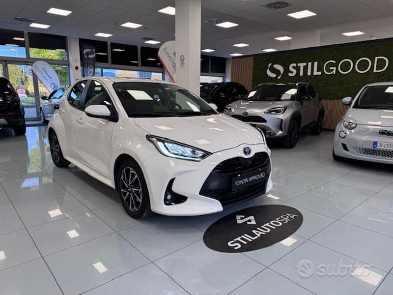 Usata Toyota Yaris Hybrid Trend 116 CV (85 kW) 2022 Bianco Berlina