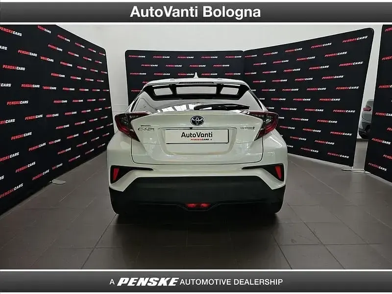 Usata Toyota C-HR Lounge 122 CV (89 kW) 2019 Bianco SUV