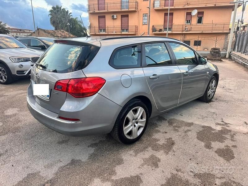 Usata Opel Astra 110 CV (80 kW) 2013 Grigio Berlina