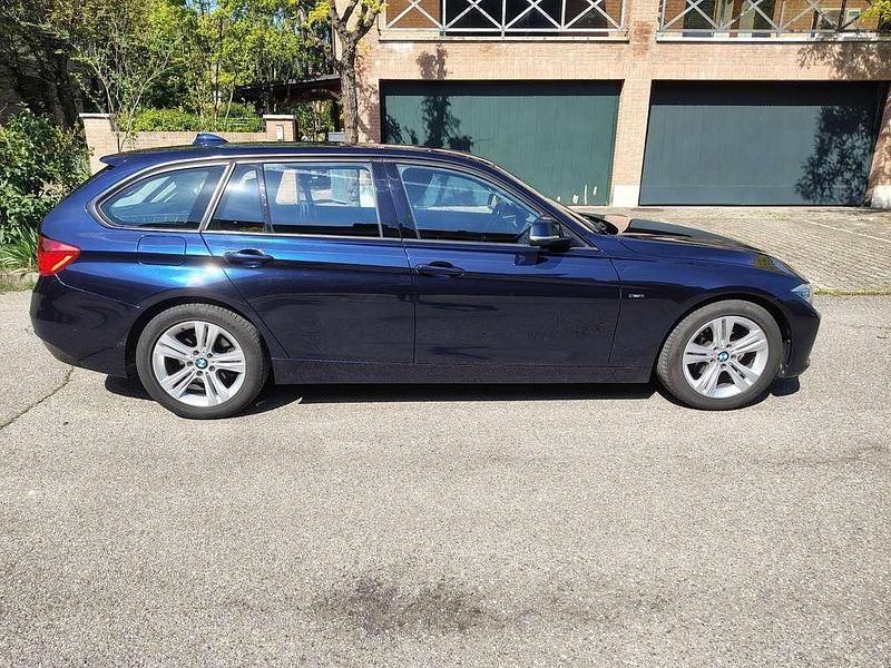 Usata BMW 316 Sport Line 116 CV (85 kW) 2013 Blu Station wagon