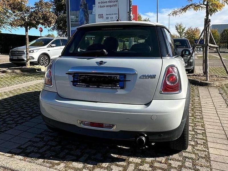 Usado Mini Cooper 122 CV (89 kW) 2010 Plateado Utilitario