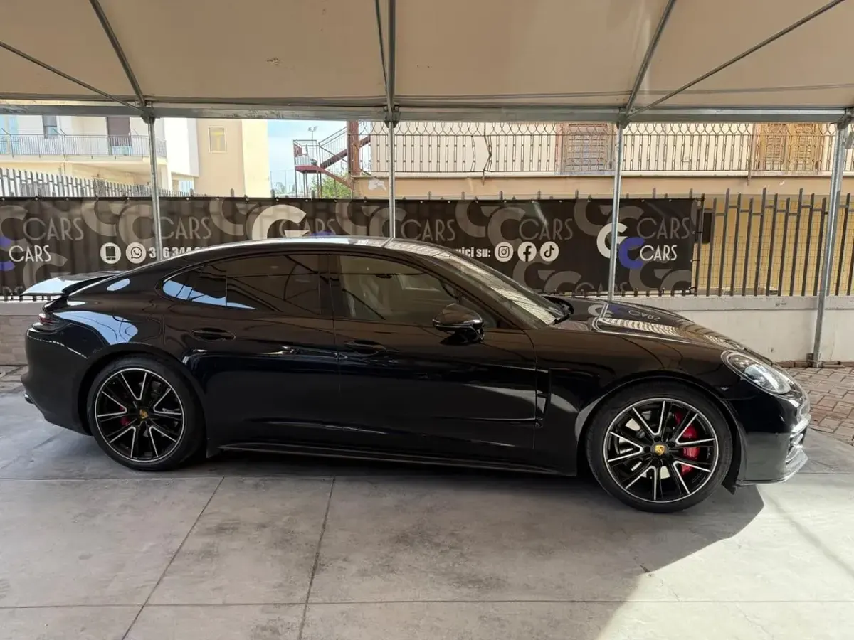 Usata Porsche Panamera 460 CV (338 kW) 2019 Nero Utilitaria