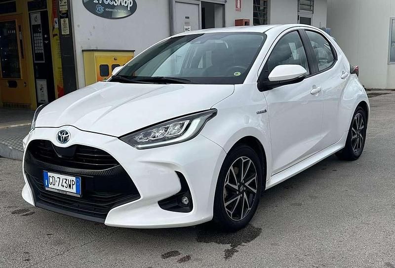 Gebraucht Toyota Yaris Hybrid Trend 92 PS (67 kW) 2021 Weiß Limousine