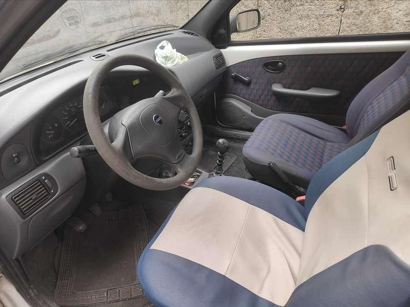 Usata Fiat Strada 69 CV (50 kW) 2001 Bianco Pick-up