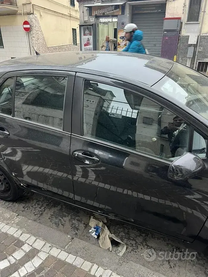Begagnad Toyota Yaris 75 HK (55 kW) 2006 Svart Halvkombi