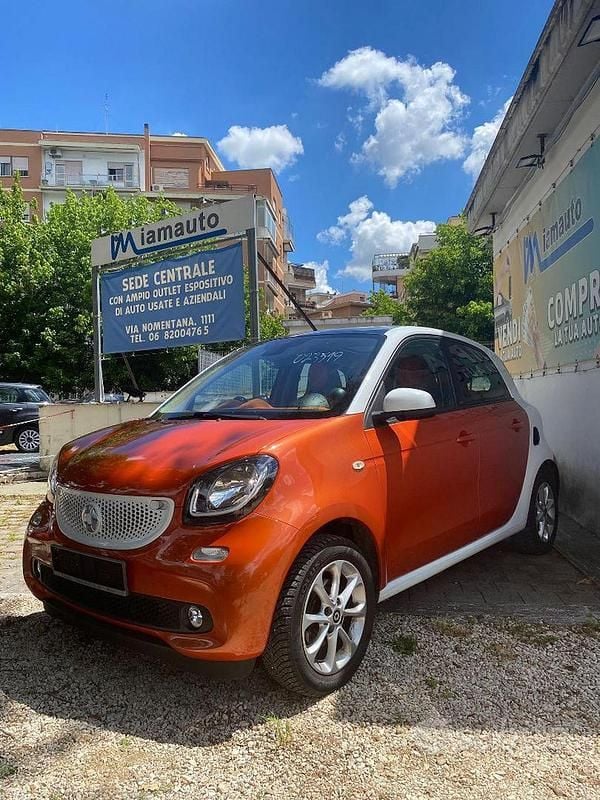 Arancione Usata 2015 Smart ForFour Passion Utilitaria | 8900 € (Buon prezzo) - Immagine 1/4