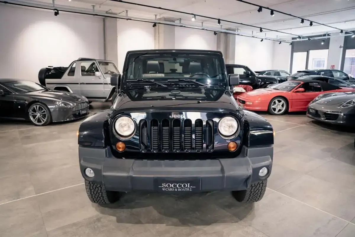 Usata Jeep Wrangler Sahara 200 CV (147 kW) 2012 Nero SUV