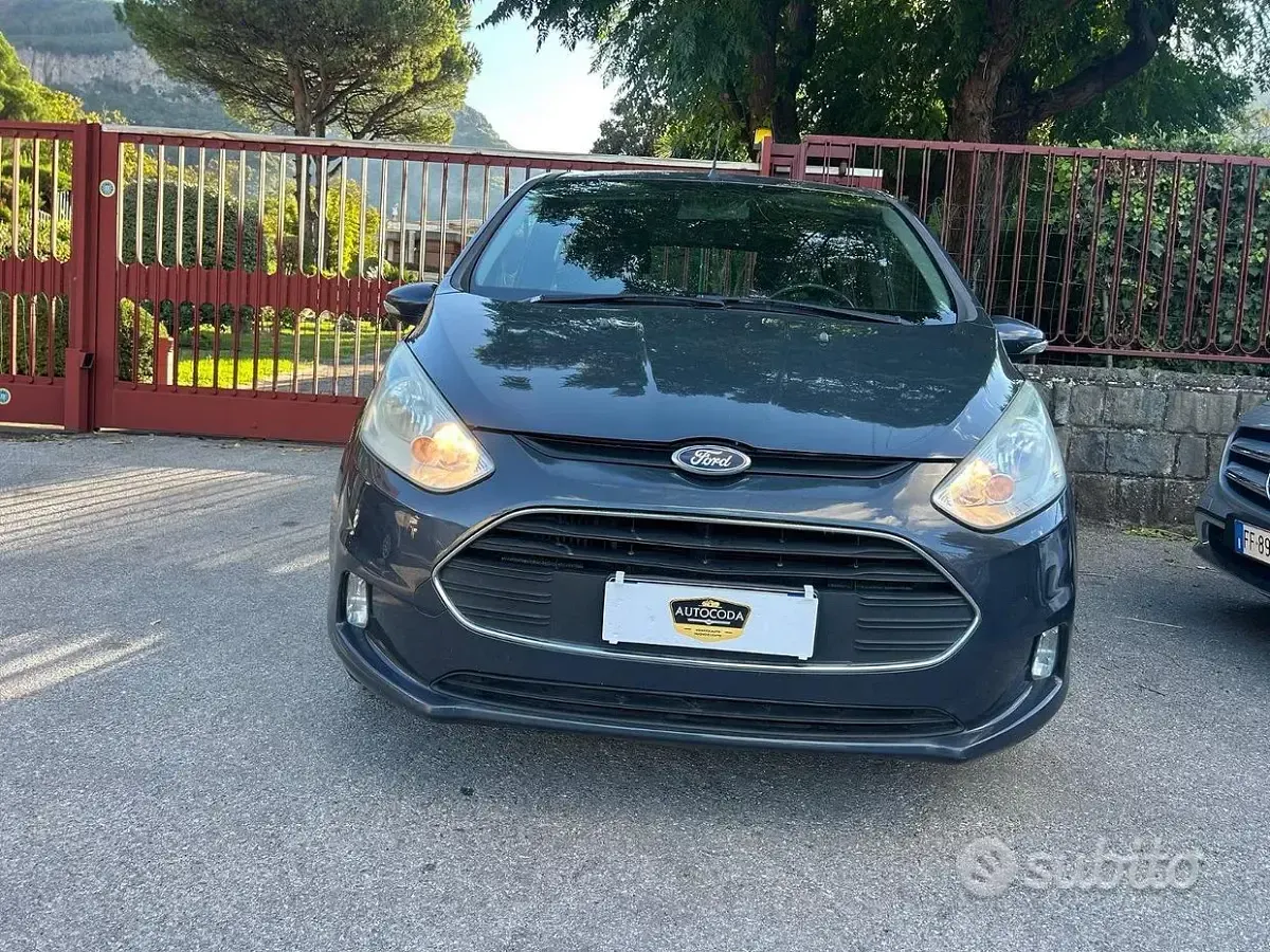 Usado Ford B-MAX 100 CV (73 kW) 2013 Gris Monovolumen
