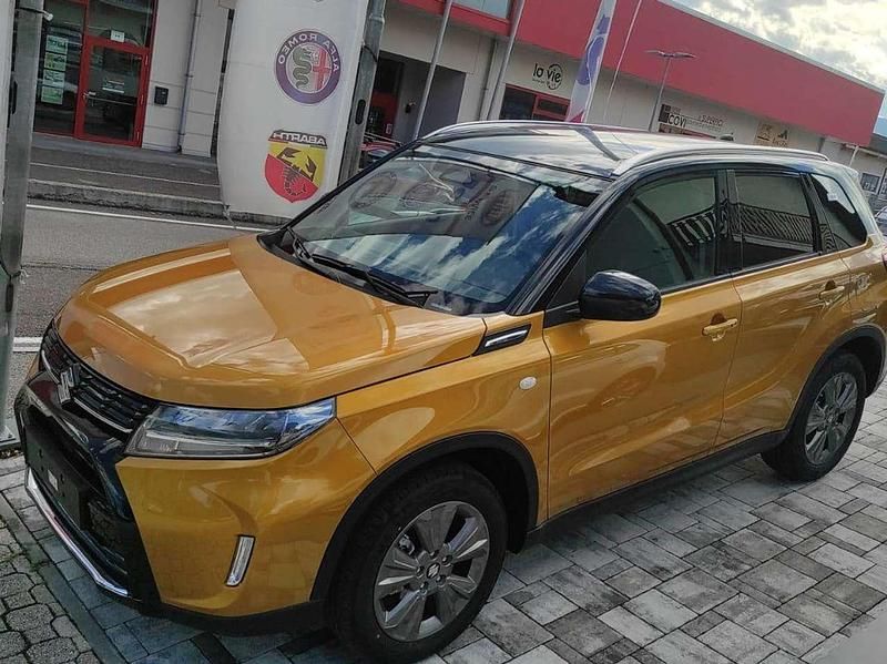 Nuova Suzuki Vitara 129 CV (94 kW) 2025 Oro SUV