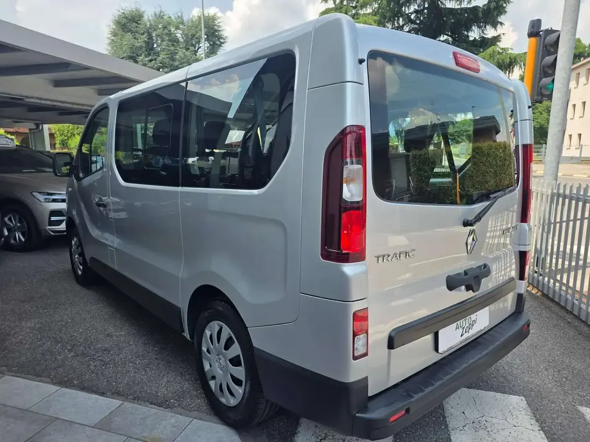 Usata Renault Trafic 120 CV (88 kW) 2020 Argento Monovolume