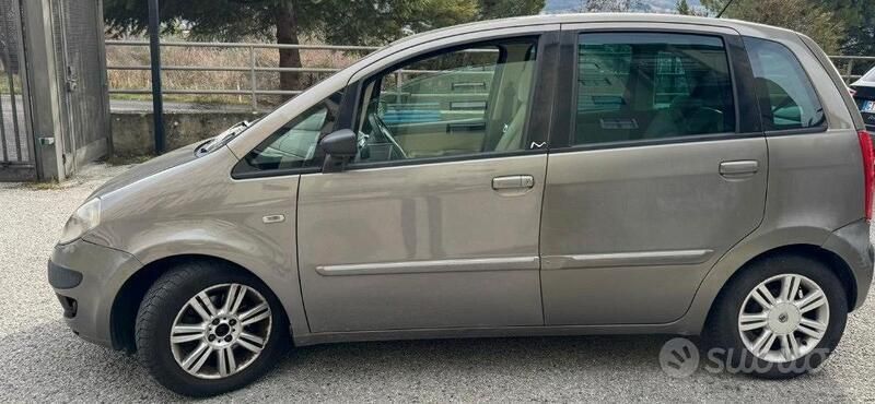 Usata Lancia Musa 101 CV (74 kW) 2005 Bronzo Monovolume