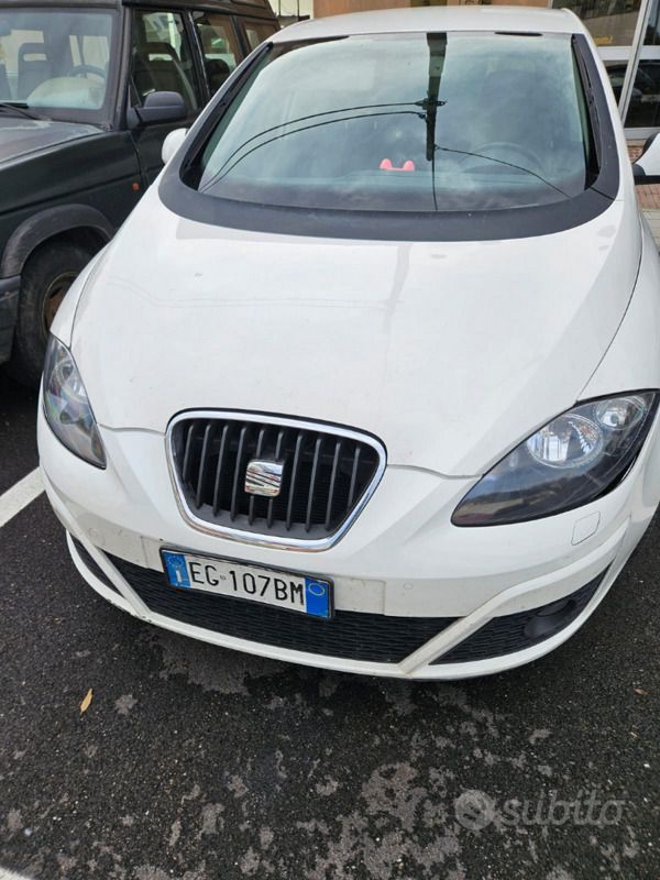 Bianco Usata 2011 Seat Altea Monovolume | 3500 € (Ottimo prezzo) - Immagine 1/4