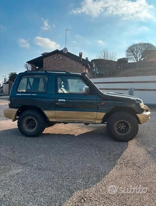 Usata Mitsubishi Pajero Top 125 CV (91 kW) 1998 Verde SUV