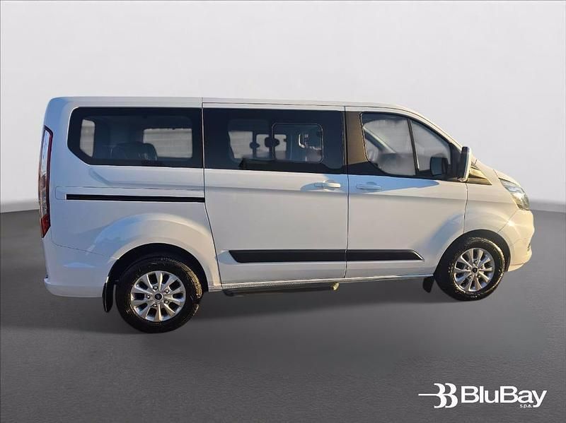 Usata Ford Tourneo Titanium 130 CV (95 kW) 2022 Frozen white Monovolume