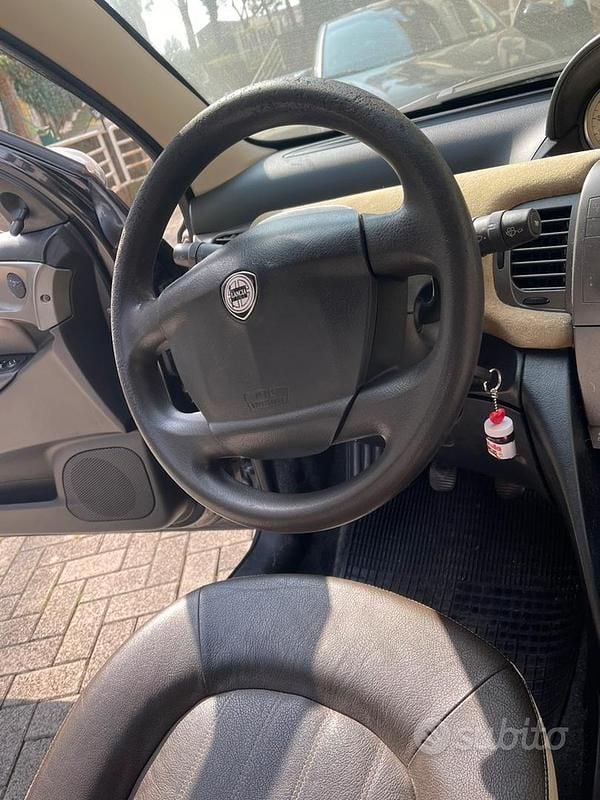 Usata Lancia Ypsilon 69 CV (50 kW) 2005 Nero Utilitaria