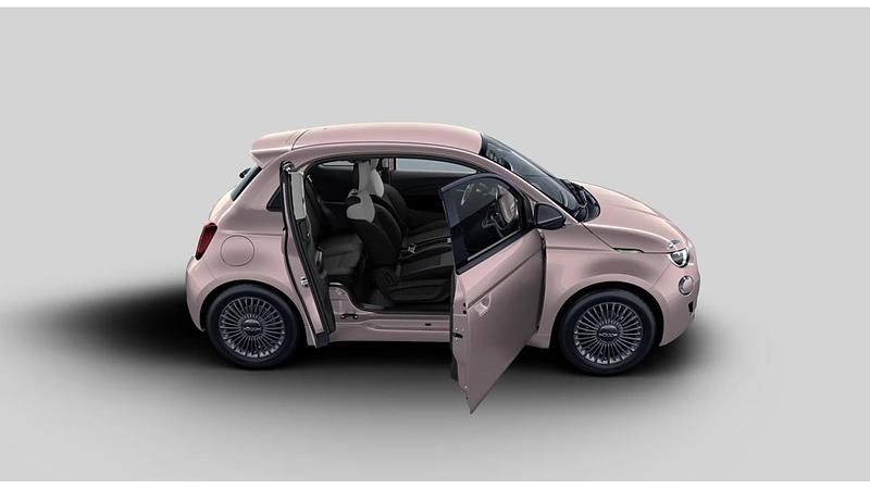 Usata Fiat 500e La Prima 86 kW (118 CV) 2022 Bianco pastello Utilitaria