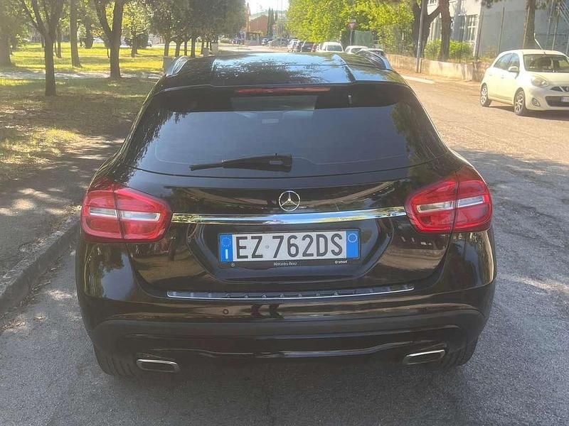 Usata Mercedes GLA200 136 CV (100 kW) 2015 Nero SUV