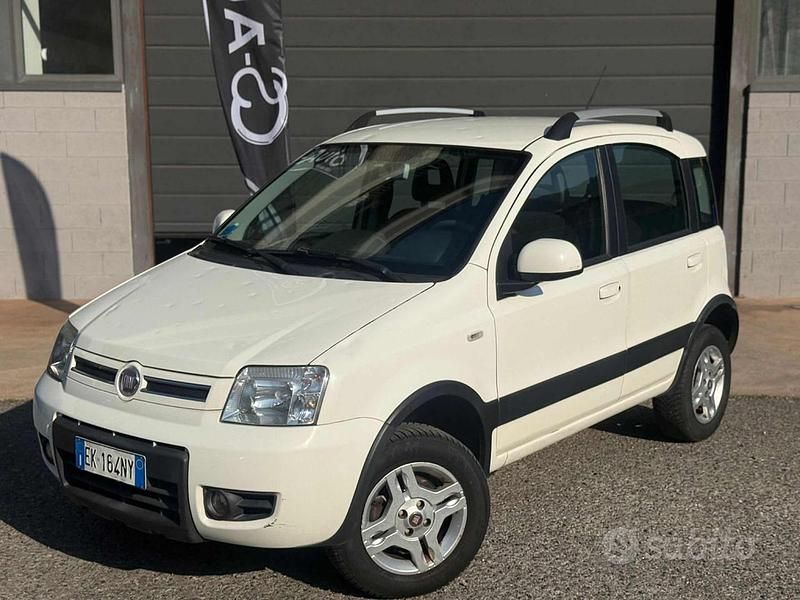 Usata Fiat Panda 4x4 75 CV (55 kW) 2011 Bianco Utilitaria