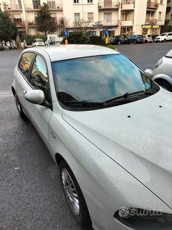 Usata Alfa Romeo 147 105 CV (77 kW) 2010 Bianco Utilitaria