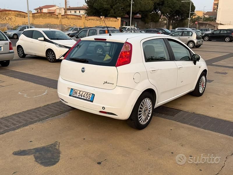 Usata Fiat Grande Punto 90 CV (66 kW) 2007 Bianco Utilitaria