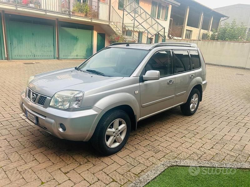 Usata Nissan X-Trail 136 CV (100 kW) 2004 Grigio SUV