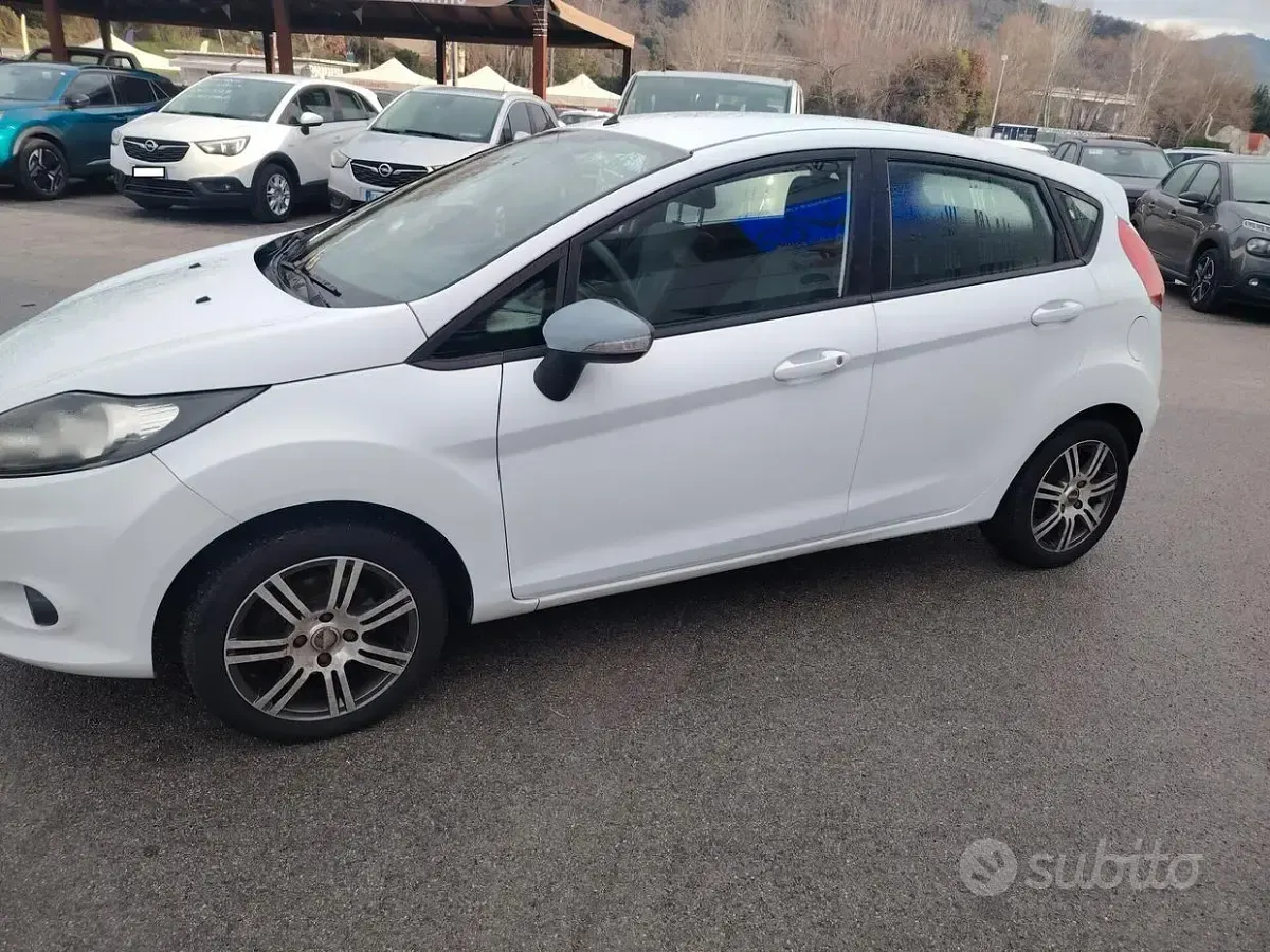 Usata Ford Fiesta Titanium 97 CV (71 kW) 2009 Bianco Berlina