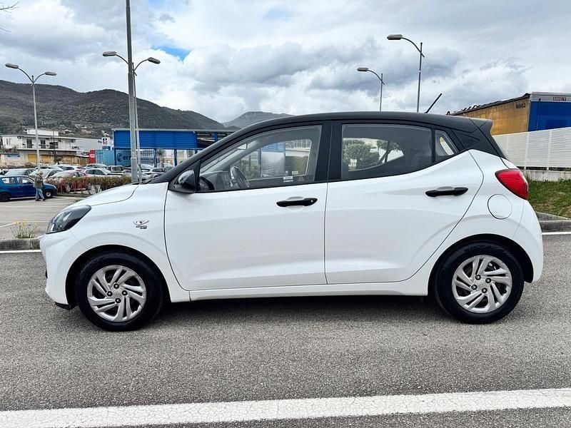 Usata Hyundai i10 65 CV (47 kW) 2022 Bianco Utilitaria