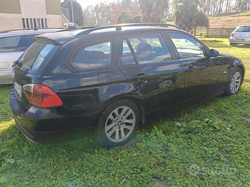 Usata BMW 318 142 CV (104 kW) 2007 Nero Station wagon