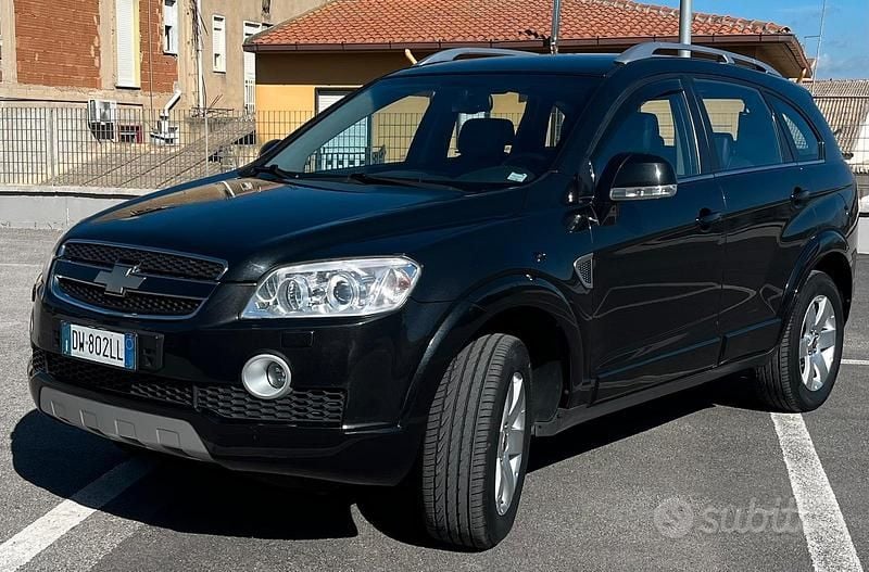 Nero Usata 2009 Chevrolet Captiva SUV | 6499 € (Molto cara) - Immagine 1/4