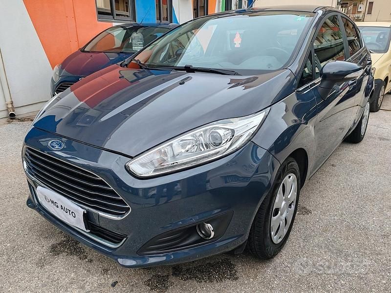Usata Ford Fiesta Titanium 75 CV (55 kW) 2015 Blu Berlina