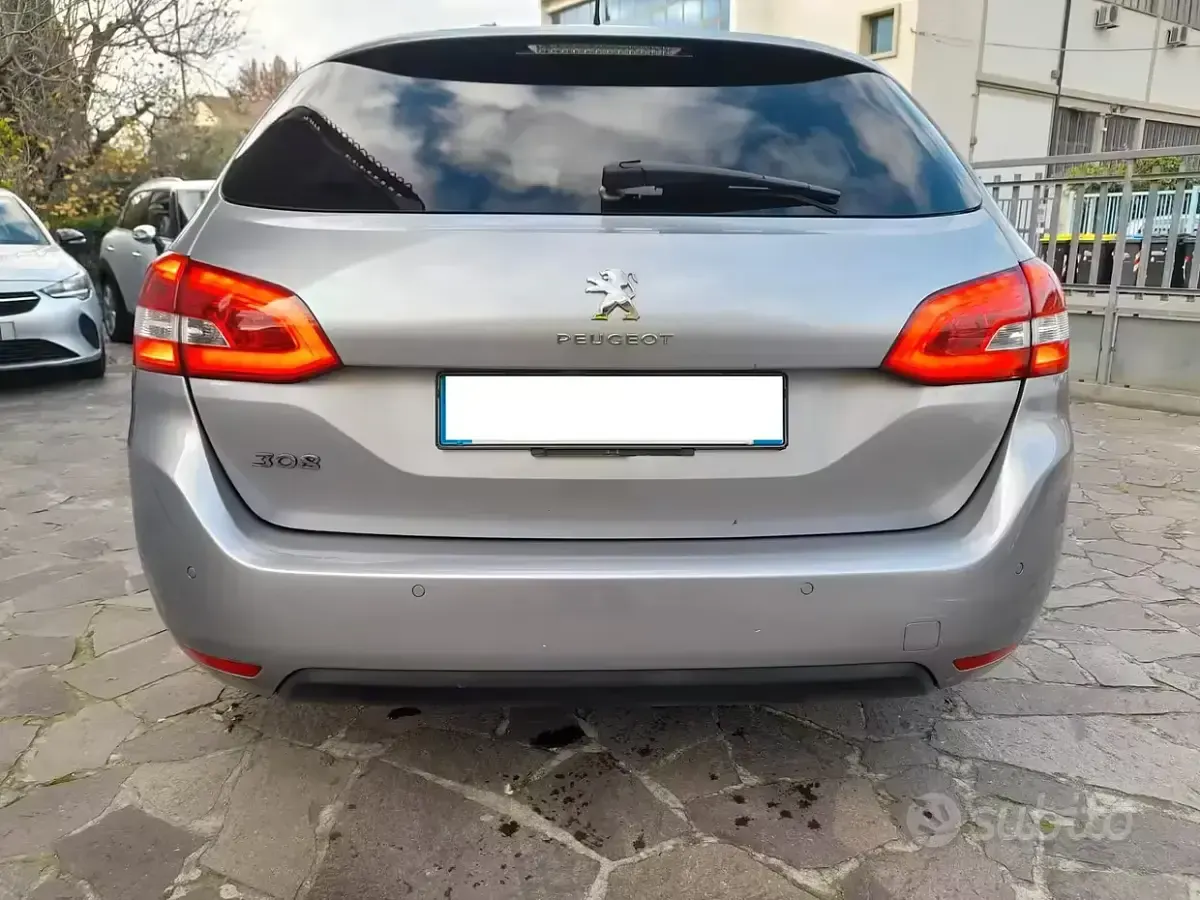Begagnad Peugeot 308 Allure 131 HK (96 kW) 2019 Grå Kombi