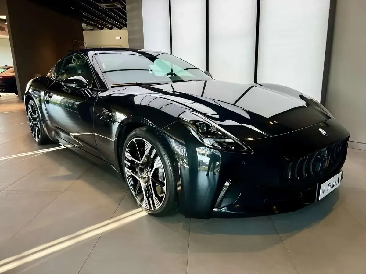 Usata Maserati Granturismo 559 kW (761 CV) 2024 Nero assoluto Coupé
