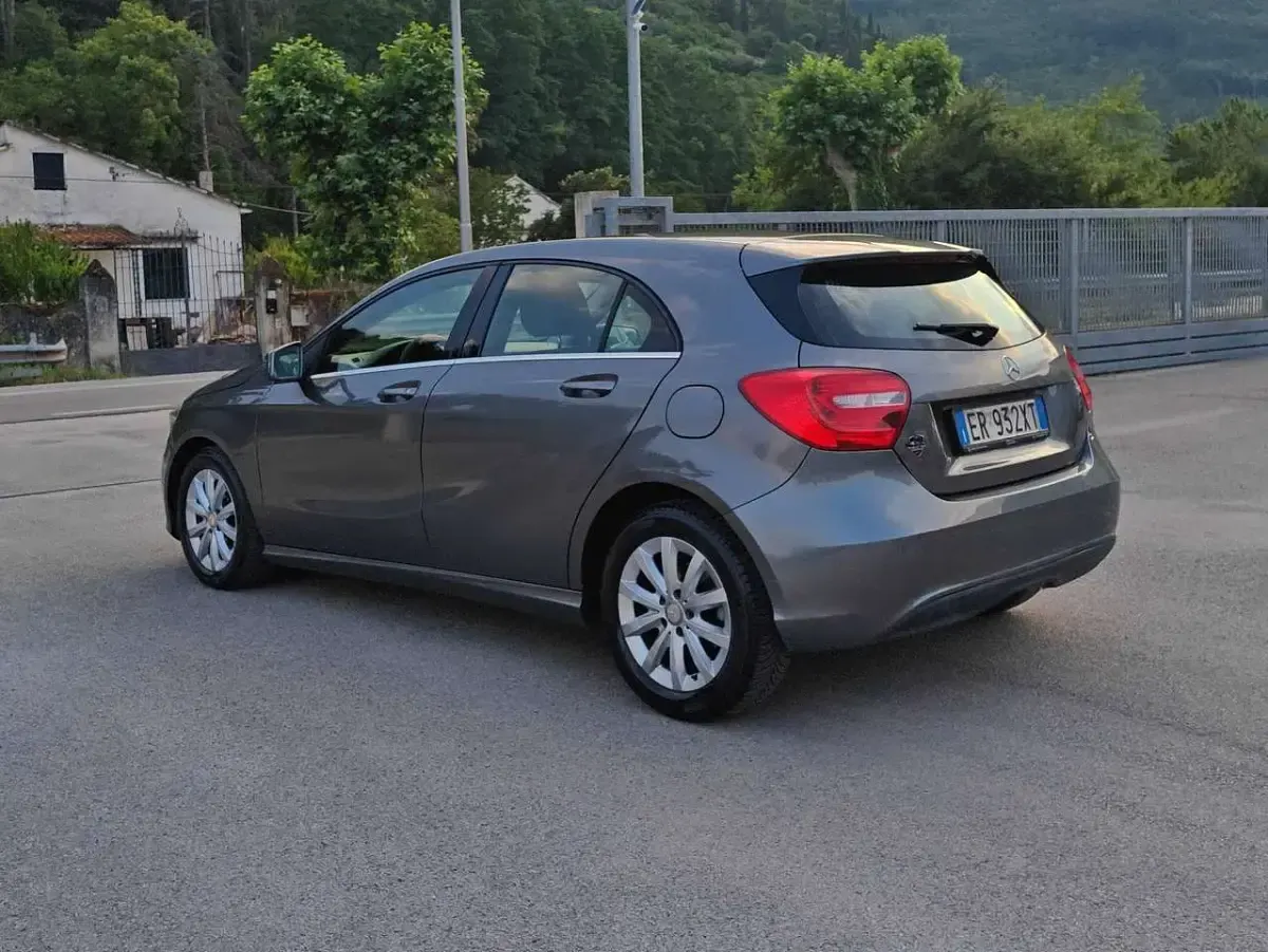Usata Mercedes A180 Executive 109 CV (80 kW) 2013 Grigio Utilitaria