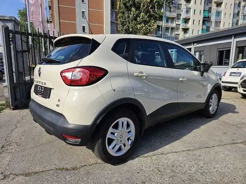 Usata Renault Captur 90 CV (66 kW) 2015 Beige SUV