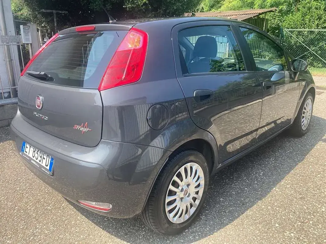 Usata Fiat Grande Punto Lounge 75 CV (55 kW) 2015 Utilitaria