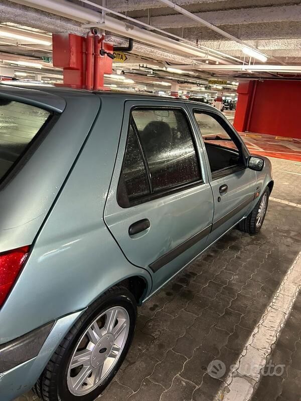 Usata Ford Fiesta 2000 Blu Utilitaria