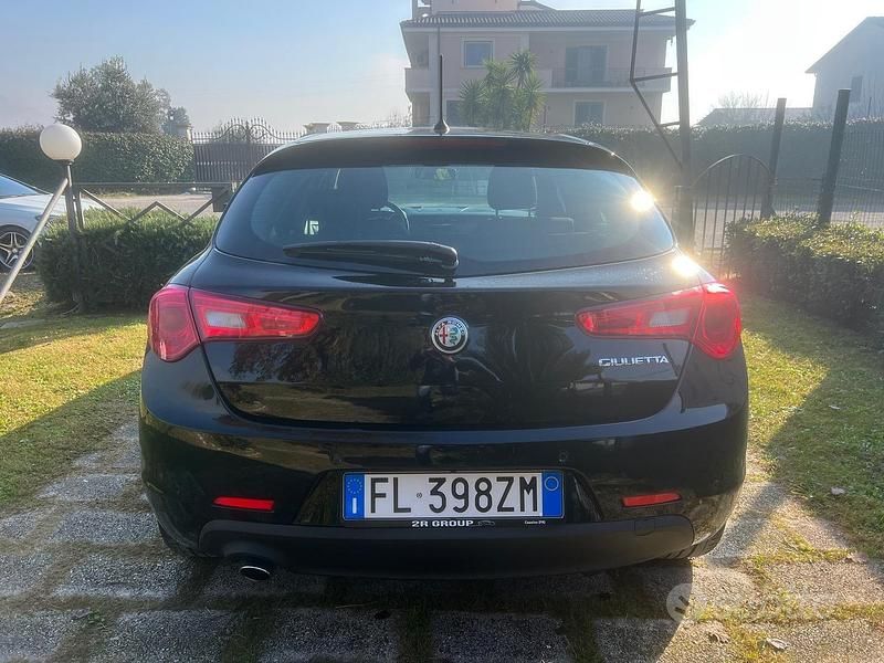 Usata Alfa Romeo Giulietta Super 120 CV (88 kW) 2017 Nero Berlina