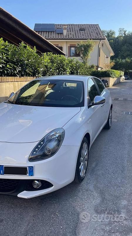 Usata Alfa Romeo Giulietta Super 120 CV (88 kW) 2016 Bianco Utilitaria