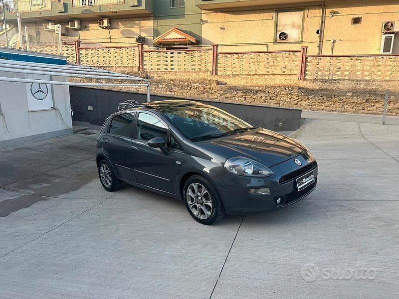 Usata Fiat Punto Lounge 85 CV (62 kW) 2012 Grigio Utilitaria
