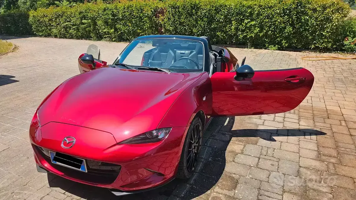 Usata Mazda MX5 Homura-Line 184 CV (135 kW) 2023 Rosso Cabrio