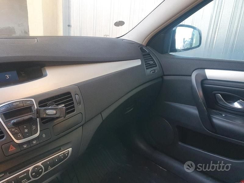 Usata Renault Laguna III 150 CV (110 kW) 2008 Nero Station wagon